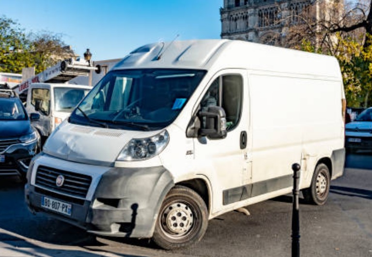 Group F – Renault Traffic 9 Seater